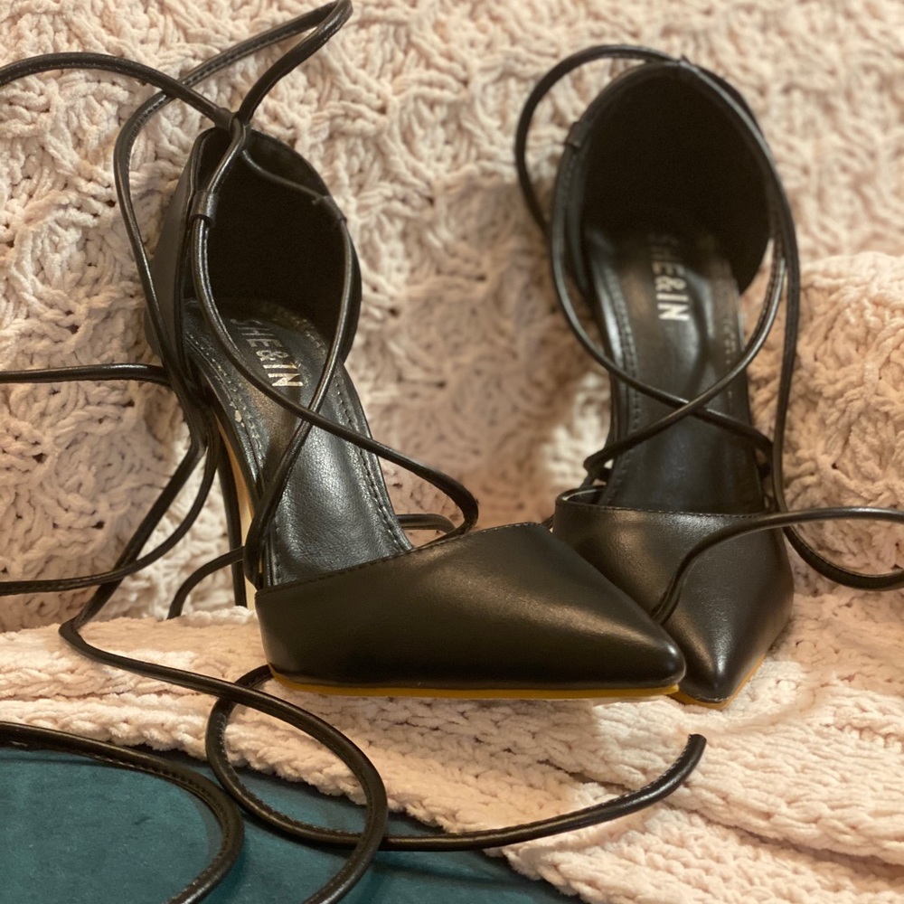 Black lace up pointed toe heels!